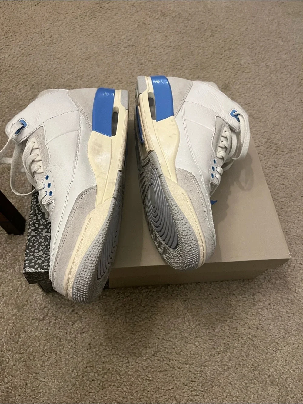 Jordan Men's White and Light Blue Retro Sneakers